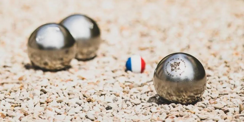 Un jeu de boules de pétanque Obut