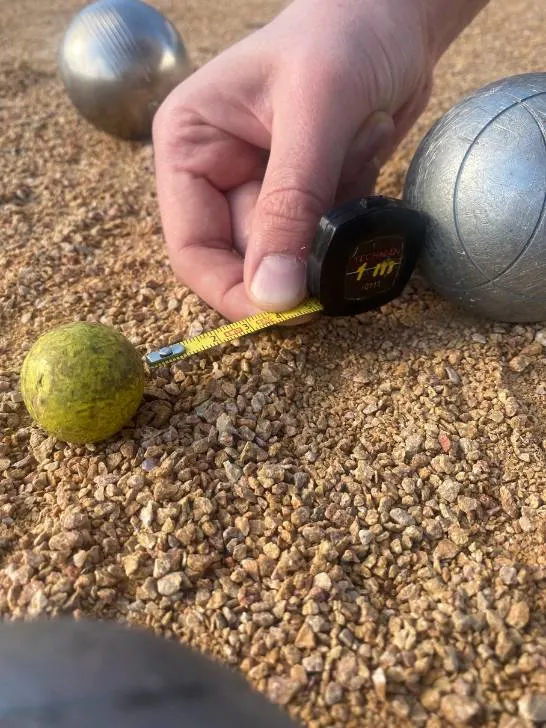 Mesure de la distance entre le cric et la boule de pétanque