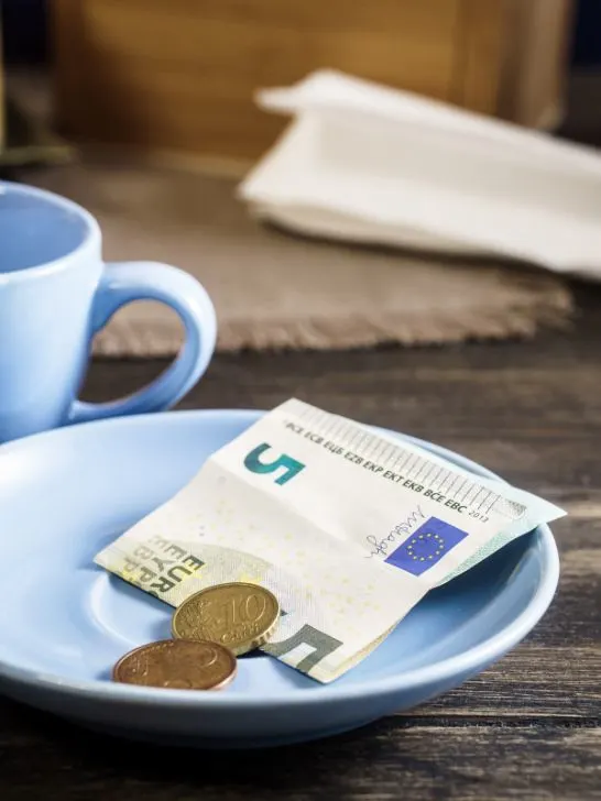 Pourboire dans un café en France