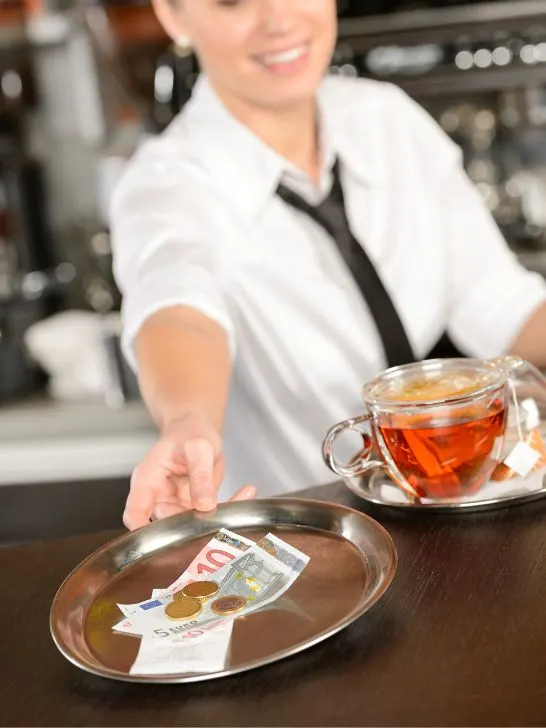 Pourboire à la serveuse